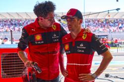 开云体育官网-F1赛车赛事中曼联战胜对手成功退赛