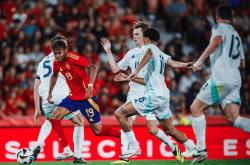 开云官网-精彩足球赛事引发球迷狂热，场上传奇风采的简单介绍