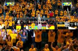 开云平台-包含球员在场上疯狂得分，助队获得胜利的词条