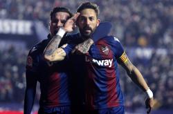 开云下载-包含阿拉维斯遭遇主场失败，陷入保级泥潭!的词条