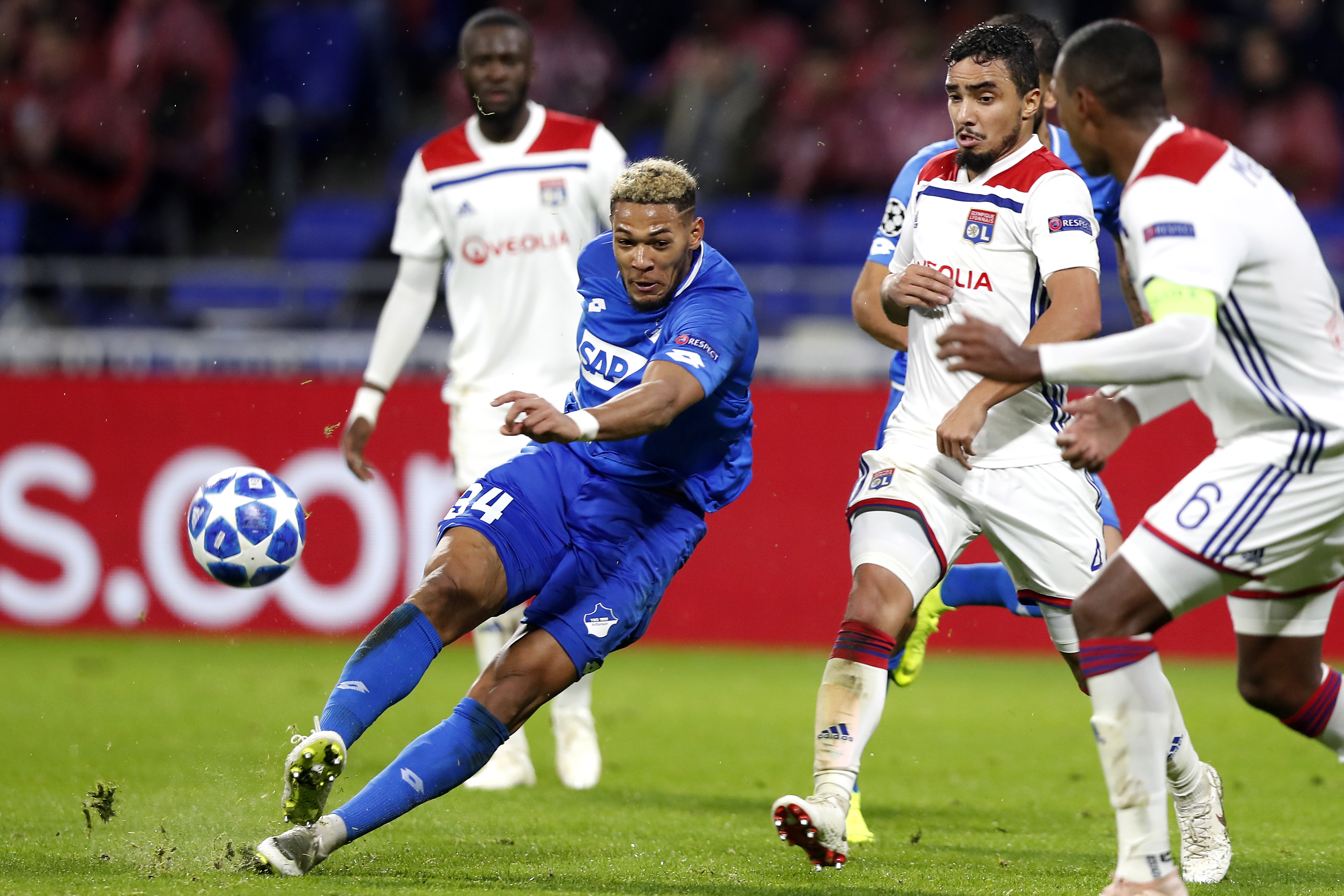 包含里昂客场战平,保持不败纪录的词条 包含里昂客场战平,保持不败纪录的词条