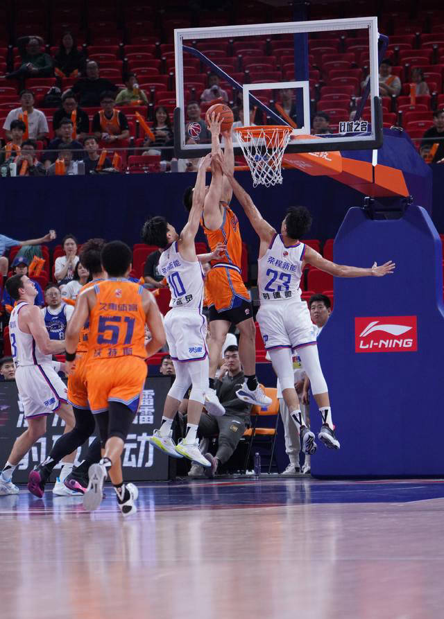 辽宁男篮战胜福建队反弹状态回勇 辽宁男篮战胜福建队反弹状态回勇