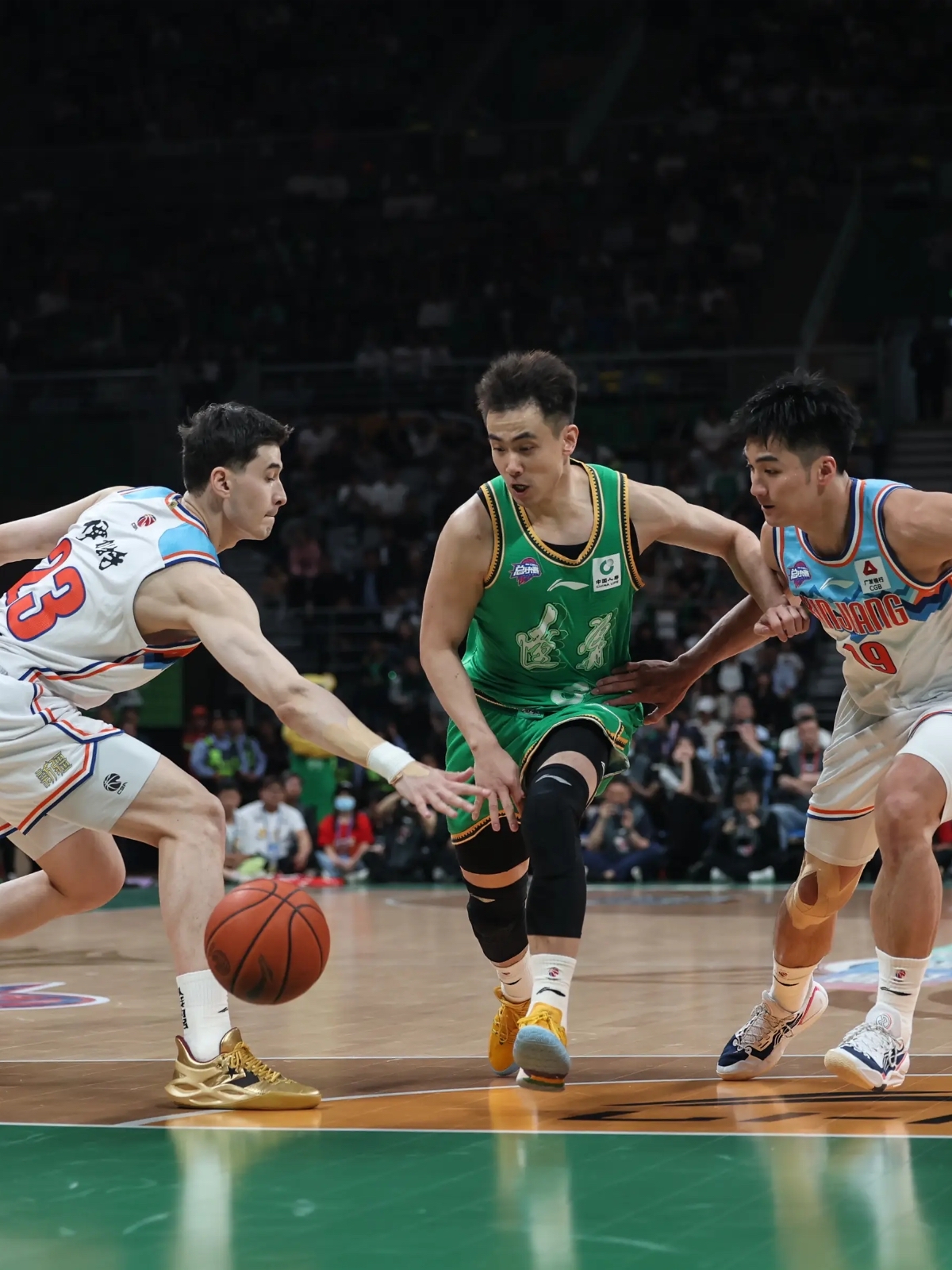 辽宁男篮战胜福建队反弹状态回勇 辽宁男篮战胜福建队反弹状态回勇