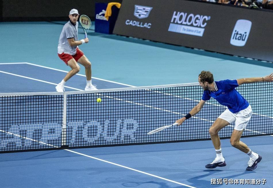 包含德国网球队横扫世界网球队，梅德韦杰夫关键制胜的词条