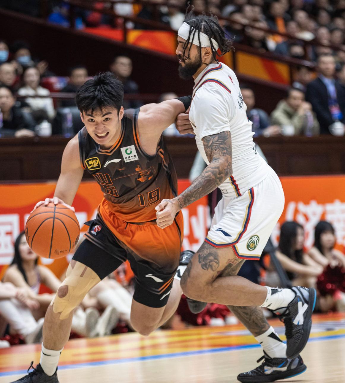 焦点大战:CBA上演巅峰碰撞的简单介绍 焦点大战:CBA上演巅峰碰撞的简单介绍