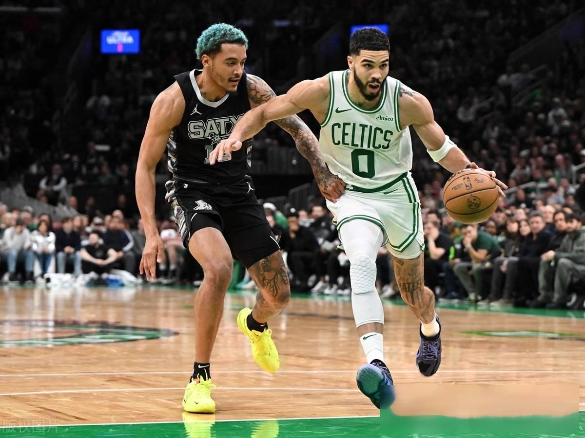 北京队完胜马刺，塔图姆点燃赛场